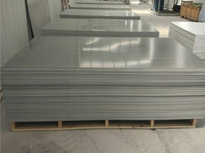 廠家供應(yīng)PVC擠出硬板黑色聚氯乙烯板開料機(jī)臺面用PVC板