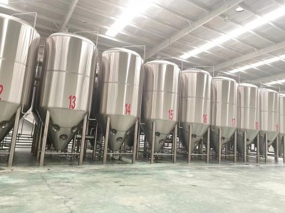 四川啤酒廠10噸精釀啤酒發(fā)酵罐